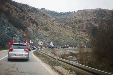 Gornji Milanovac, Sırbistan - 10 Mart 2025: Cacak 'tan Belgrad' a öğrenci yürüyüşü. Gornji Milanovac 'a giriş.
