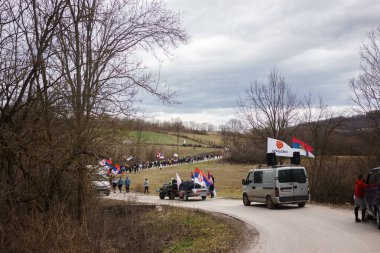 Gornji Milanovac, Sırbistan - 11 Mart 2025: Cacak 'tan Belgrad' a öğrenci yürüyüşü. Gornji Milanovac 'tan Ljig' e ikinci aşama..