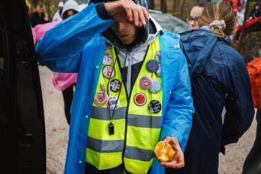 Gornji Milanovac, Sırbistan - 11 Mart 2025: Cacak 'tan Belgrad' a öğrenci yürüyüşü. Gornji Milanovac 'tan Ljig' e ikinci aşama..