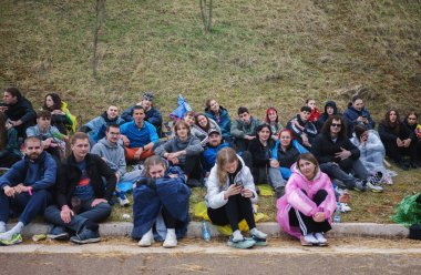 Gornji Milanovac, Sırbistan - 11 Mart 2025: Cacak 'tan Belgrad' a öğrenci yürüyüşü. Gornji Milanovac 'tan Ljig' e ikinci aşama..