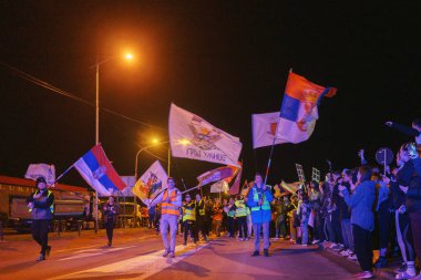 Ljig, Sırbistan - 11 Mart 2025: Cacak 'tan Belgrad' a öğrenci yürüyüşü. Öğrenciler Ljig 'e geldi..