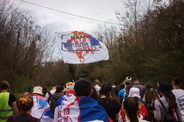Ljig, Sırbistan - 12 Mart 2025: Cacak 'tan Belgrad' a öğrenci yürüyüşü. Ljig 'den Lazarevac' a üçüncü aşama..