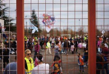 Ljig, Sırbistan - 12 Mart 2025: Cacak 'tan Belgrad' a öğrenci yürüyüşü. Ljig 'den Lazarevac' a üçüncü aşama..