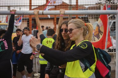 Ljig, Sırbistan - 12 Mart 2025: Cacak 'tan Belgrad' a öğrenci yürüyüşü. Ljig 'den Lazarevac' a üçüncü aşama..