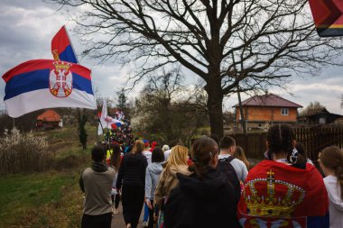 Ljig, Sırbistan - 12 Mart 2025: Cacak 'tan Belgrad' a öğrenci yürüyüşü. Ljig 'den Lazarevac' a üçüncü aşama..