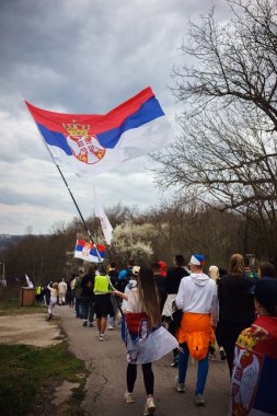 Ljig, Sırbistan - 12 Mart 2025: Cacak 'tan Belgrad' a öğrenci yürüyüşü. Ljig 'den Lazarevac' a üçüncü aşama..
