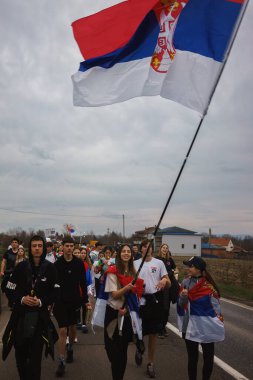 Ljig, Sırbistan - 12 Mart 2025: Cacak 'tan Belgrad' a öğrenci yürüyüşü. Ljig 'den Lazarevac' a üçüncü aşama..