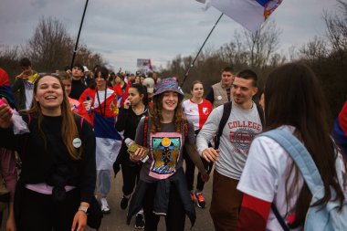 Ljig, Sırbistan - 12 Mart 2025: Cacak 'tan Belgrad' a öğrenci yürüyüşü. Ljig 'den Lazarevac' a üçüncü aşama..