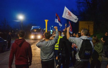 Ljig, Sırbistan - 12 Mart 2025: Cacak 'tan Belgrad' a öğrenci yürüyüşü. Ljig 'den Lazarevac' a üçüncü aşama..