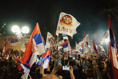 Lazarevac, Sırbistan - 12 Mart 2025: Cacak 'tan Belgrad' a öğrenci protesto yürüyüşü. Lazarevac 'taki öğrencilerin hoş geldiniz..