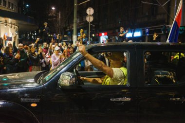 Obrenovac, Sırbistan - 14 Mart 2025: Cacak 'tan Belgrad' a öğrenci yürüyüşü. Obrenovac 'tan Belgrad' a beşinci aşama.