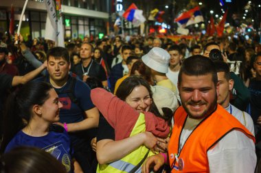 Obrenovac, Sırbistan - 14 Mart 2025: Cacak 'tan Belgrad' a öğrenci yürüyüşü. Obrenovac 'tan Belgrad' a beşinci aşama.