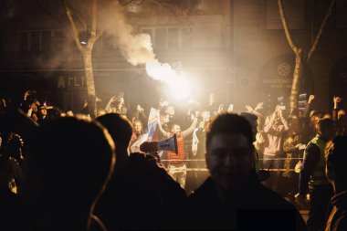 Obrenovac, Sırbistan - 14 Mart 2025: Cacak 'tan Belgrad' a öğrenci yürüyüşü. Obrenovac 'tan Belgrad' a beşinci aşama.