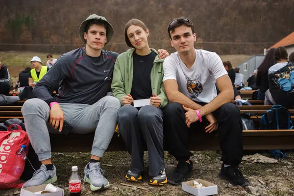 Cacak, Sırbistan - 10 Mart 2025: Cacak 'tan Belgrad' a öğrenci yürüyüşü. Öğrenciler Gornji Milanovac yakınlarında tatile çıktılar.