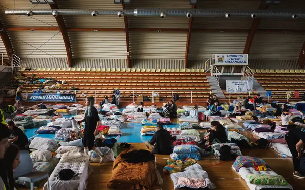 Gornji Milanovac, Sırbistan - 11 Mart 2025: Cacak 'tan Belgrad' a öğrenci yürüyüşü. Gornji Milanovac 'tan Ljig' e ikinci aşama..