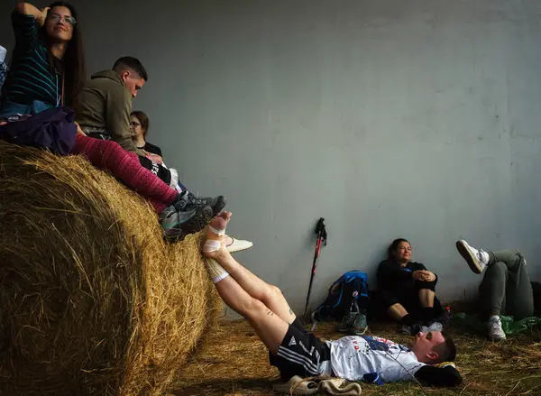 Gornji Milanovac, Sırbistan - 11 Mart 2025: Cacak 'tan Belgrad' a öğrenci yürüyüşü. Gornji Milanovac 'tan Ljig' e ikinci aşama..