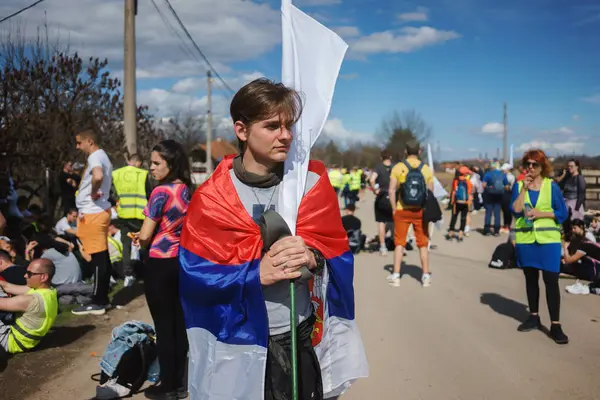 Lazarevac, Sırbistan - 12 Mart 2025: Cacak 'tan Belgrad' a öğrenci protesto yürüyüşü. Lazarevac 'taki öğrencilerin hoş geldiniz..