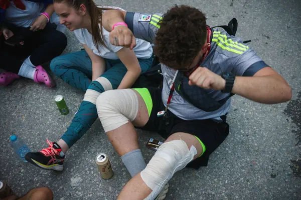 Obrenovac, Sırbistan - 14 Mart 2025: Cacak 'tan Belgrad' a öğrenci yürüyüşü. Obrenovac 'tan Belgrad' a beşinci aşama.