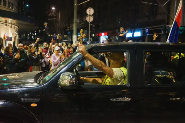 Obrenovac, Sırbistan - 14 Mart 2025: Cacak 'tan Belgrad' a öğrenci yürüyüşü. Obrenovac 'tan Belgrad' a beşinci aşama.