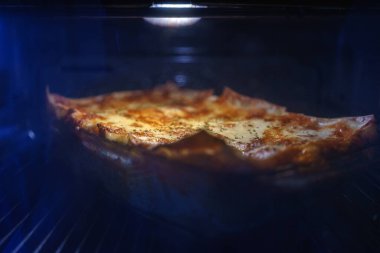 Hazır lazanya, ev yemeği..