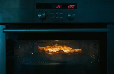 Hazır lazanya, ev yemeği..