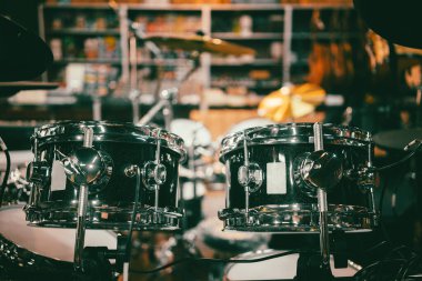 Elektronik davulların ayrıntıları depoda, görüntüyü kapat.