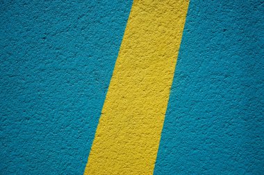 Duvarın dokusu parlak renklerle boyanmış, materyalin detayları....