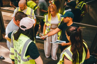 Belgrad, Sırbistan - 28 Haziran 2025: Sırbistan 'ın başkentteki Vidovdan bayramının arifesinde halk erken parlamento seçimleri istiyor.