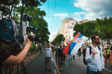 Belgrad, Sırbistan - 28 Haziran 2025: Sırbistan 'ın başkentteki Vidovdan bayramının arifesinde halk erken parlamento seçimleri istiyor.