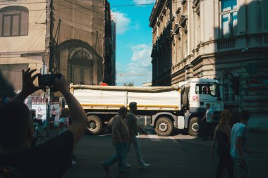 Belgrad, Sırbistan - 28 Haziran 2025: Sırbistan 'ın başkentteki Vidovdan bayramının arifesinde halk erken parlamento seçimleri istiyor.