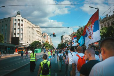 Belgrad, Sırbistan - 28 Haziran 2025: Sırbistan 'ın başkentteki Vidovdan bayramının arifesinde halk erken parlamento seçimleri istiyor.
