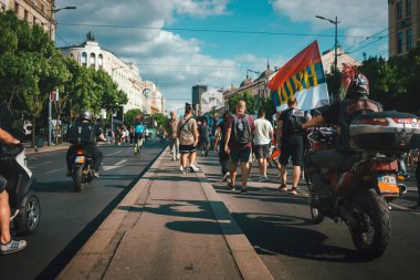 Belgrad, Sırbistan - 28 Haziran 2025: Sırbistan 'ın başkentteki Vidovdan bayramının arifesinde halk erken parlamento seçimleri istiyor.