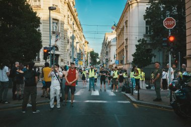 Belgrad, Sırbistan - 28 Haziran 2025: Sırbistan 'ın başkentteki Vidovdan bayramının arifesinde halk erken parlamento seçimleri istiyor.