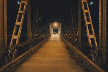 Eski yaya köprüsü, gece sahnesi..