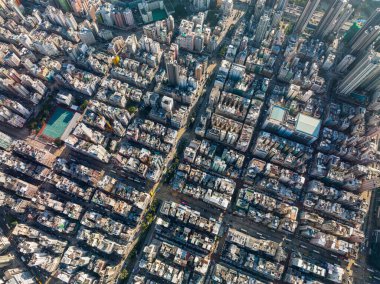 Sham Shui Po, Hong Kong - 26 Kasım 2021: Hong Kong şehrinin yukarıdan aşağı manzarası