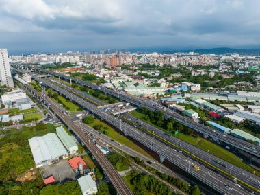 New Taipei, Tayvan - 11 Temmuz 2022: Tayvan yerleşim bölgesinin havadan görünüşü