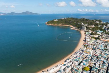 İnsansız hava aracı Hong Kong Cheung Chau adasının üzerinde uçuyor.