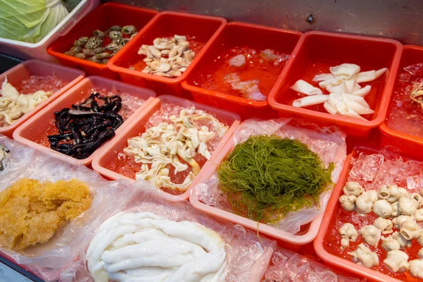 Verkauf Frischer Meeresfrüchte Auf Dem Nassen Markt — Stockfoto