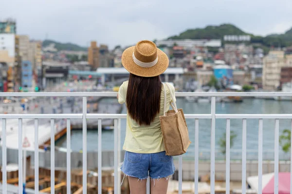 Mujer Viajera Visita Ciudad Keelung Taiwán — Foto de Stock