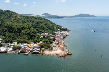 Lee Yue Mun, Hong Kong - 17 Ağustos 2021: Hong Kong 'daki balıkçı köyünün en iyi manzarası