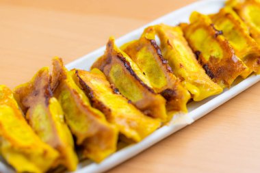 Tabakta ev yapımı mantı var.