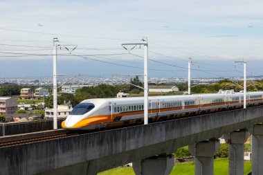 Taichung, Tayvan - 01 Kasım 2022: Tayvan Yüksek Hız Treni Taichung kırsalında