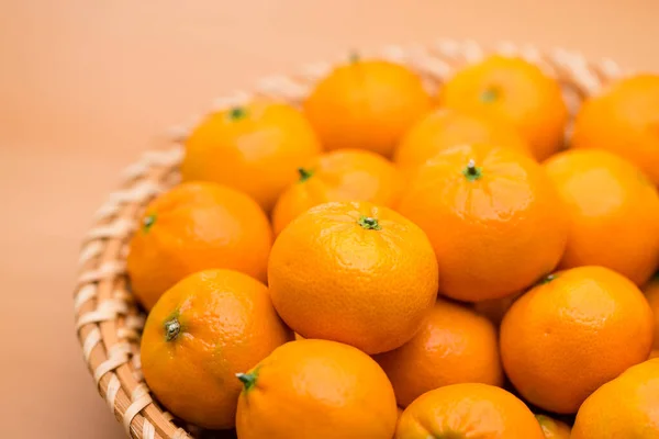 バスケットに柑橘類のスタック — ストック写真