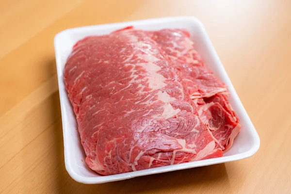 Paczka Świeżego Surowego Mięsa Wołowego — Zdjęcie stockowe