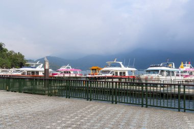 Nantou, Tayvan - 26 Ekim 2022: Tayvan 'ın Nantou kentindeki Güneş Gölü Jet İskelesi