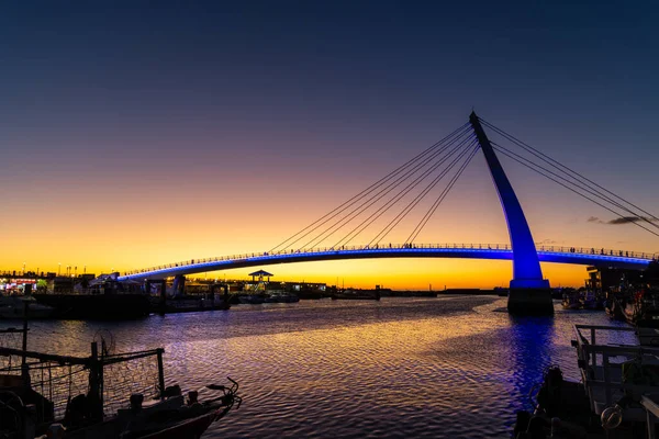 台湾新台北 2022年11月14日 日落时台湾的淡水湖大桥 — 图库照片