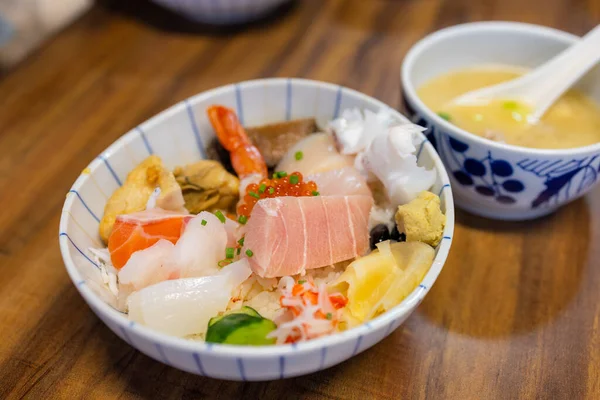 Japońska Miska Ryżu Sashimi Restauracji — Zdjęcie stockowe