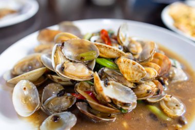 Fesleğenli istiridye kızartması