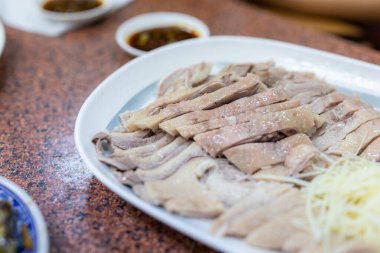 Zencefilli buğulanmış kaz göğsü eti