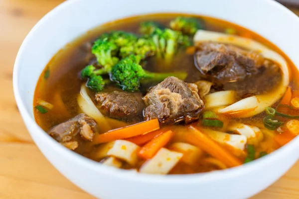 Taiwan Braised Beef Noodle Soup — стоковое фото